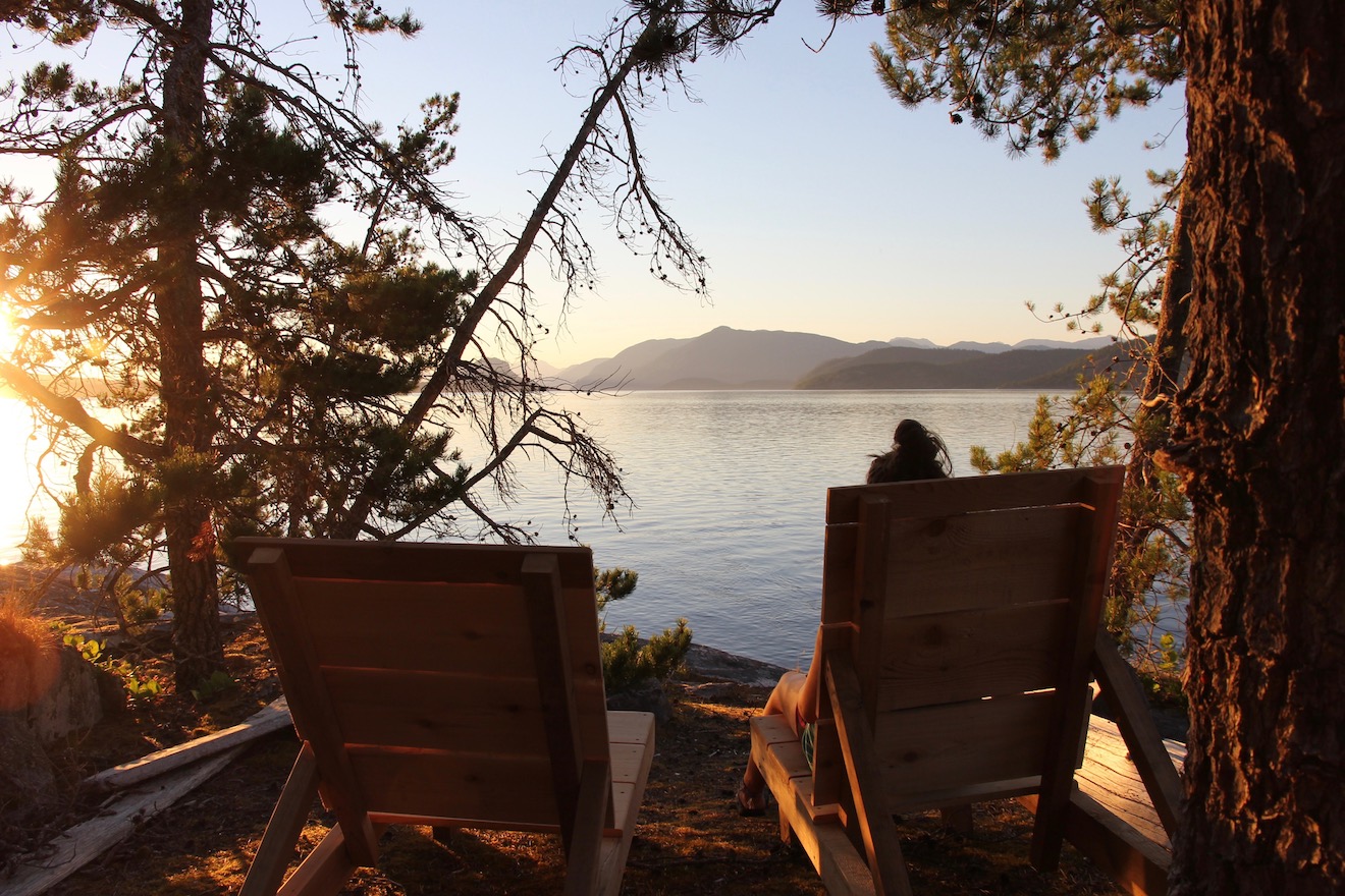 A gust watching a sunset on a deck chair at Cabana Desolation Eco Resort